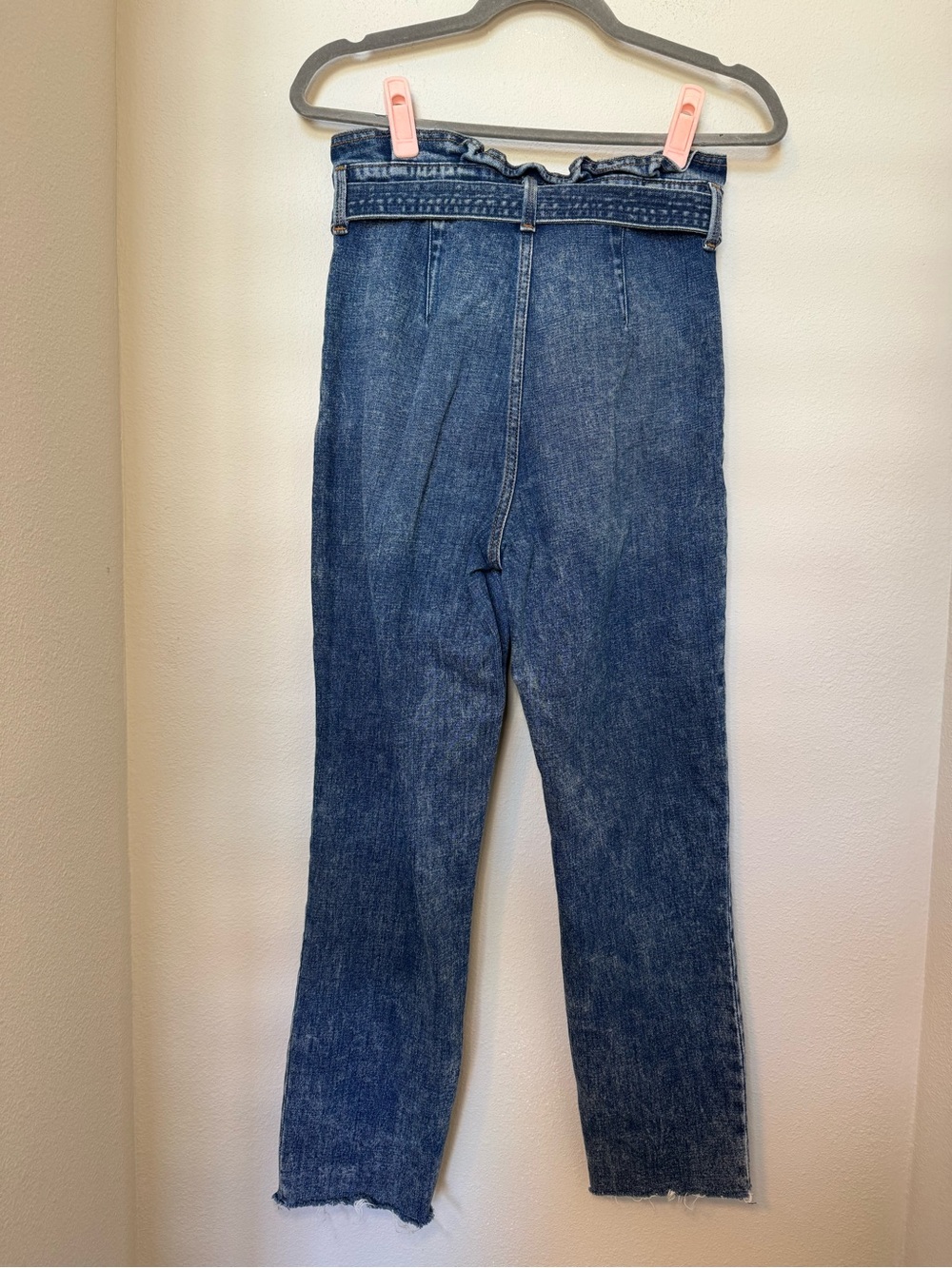 Abercrombie Ultra High Rise Mom Jeans with Paperbag Waist and Belt - Picture 5 of 8